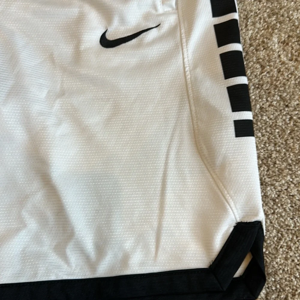 Nike Elite Dri-Fit Shorts - Picture 2 of 2